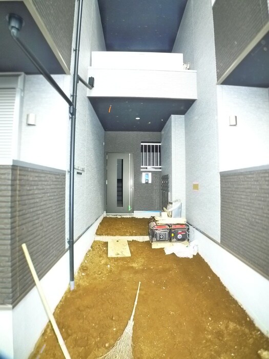 物件外観写真4　(エントランス部分)