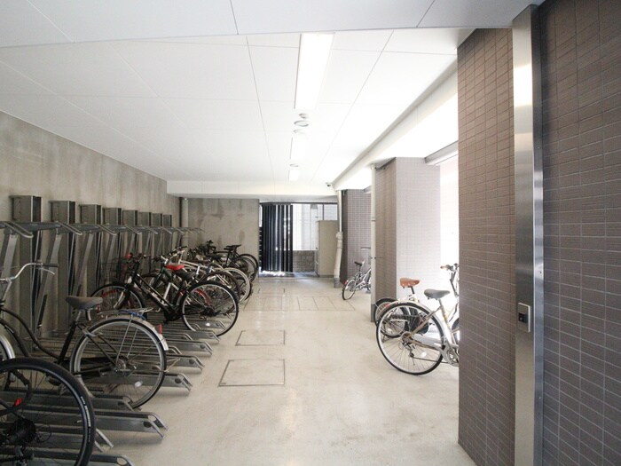 物件外観写真6　(駐輪場)