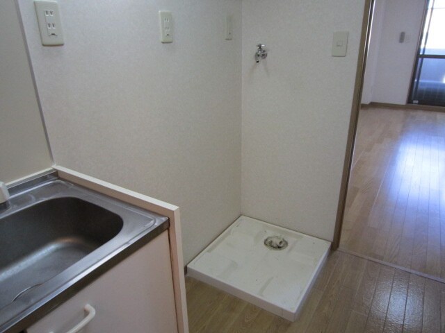 物件内観写真11　(洗濯機置場)