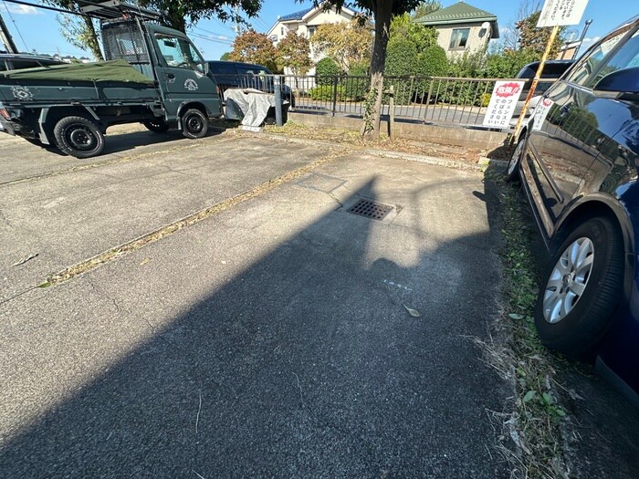 物件外観写真5　(駐車場)