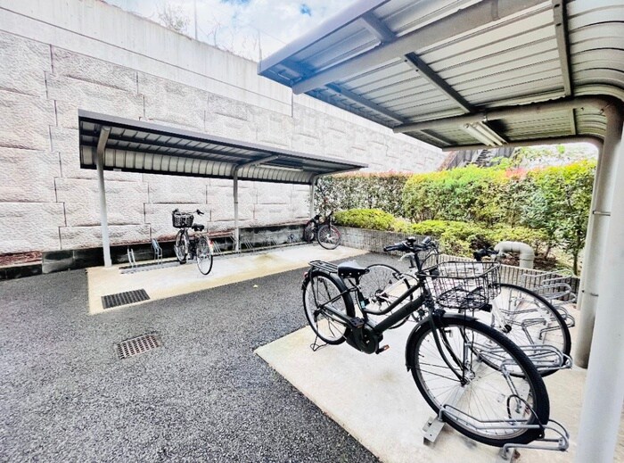 物件外観写真6　(駐輪場)