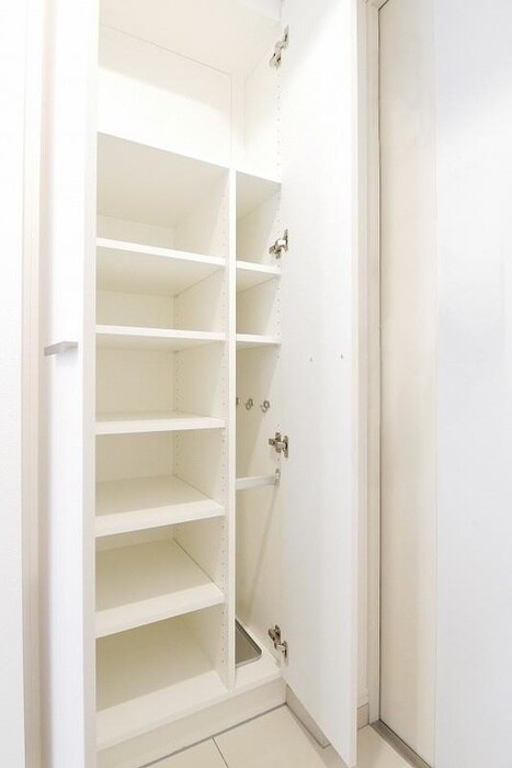 物件内観写真13　(靴箱)