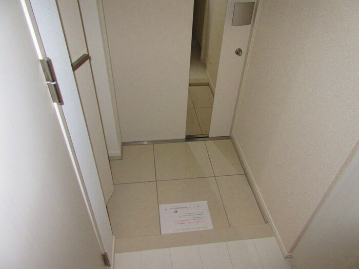 物件内観写真15　(玄関)