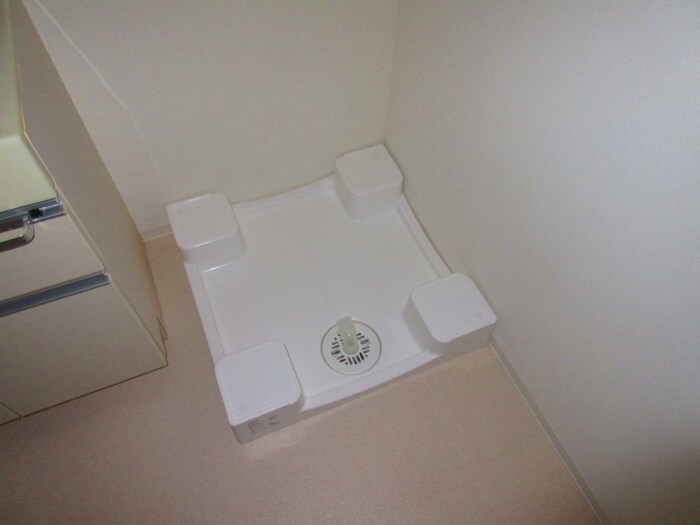 物件内観写真18　(洗濯機置場)