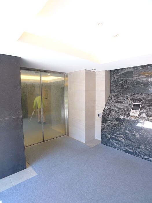 物件外観写真4　(エントランス部分)