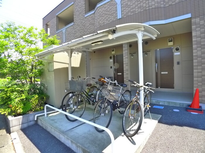 物件外観写真2　(駐輪場)