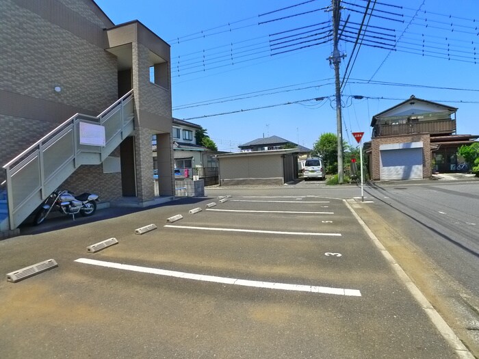 物件外観写真4　(駐車場)
