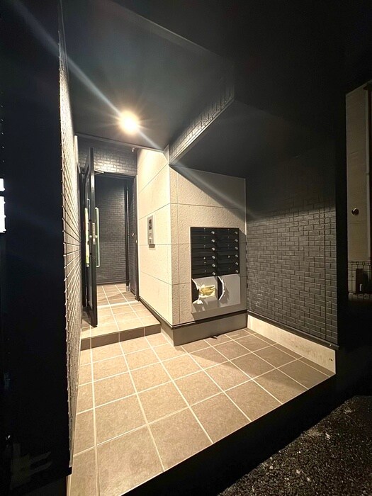 物件外観写真2　(エントランス部分)