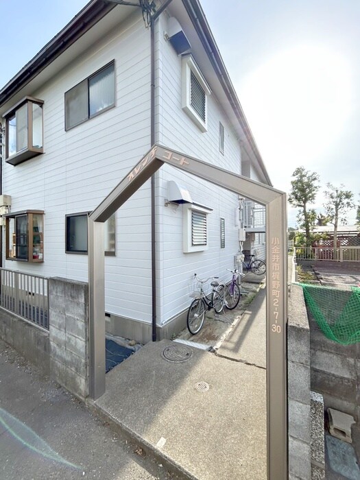 物件外観写真3　(エントランス部分)