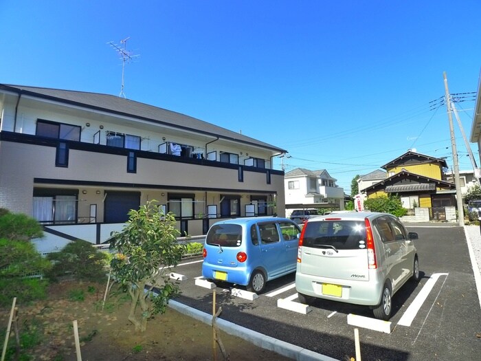 物件外観写真3　(駐車場)