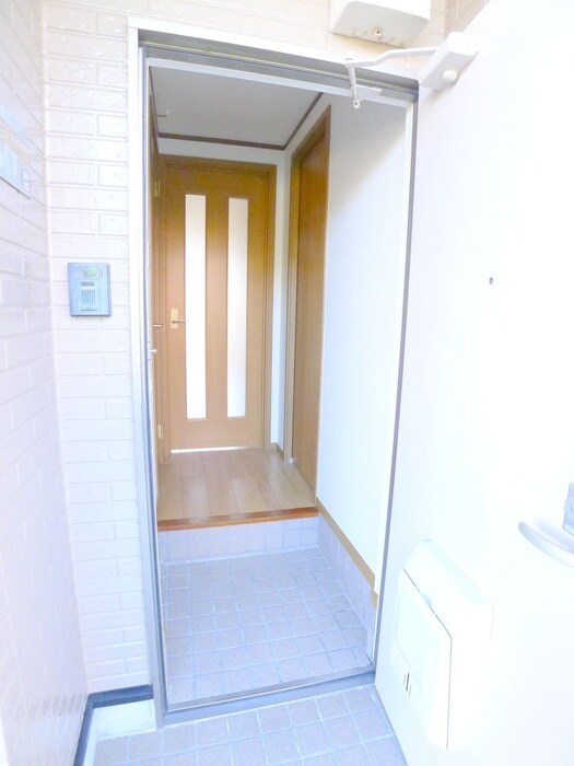 物件内観写真16　(玄関)