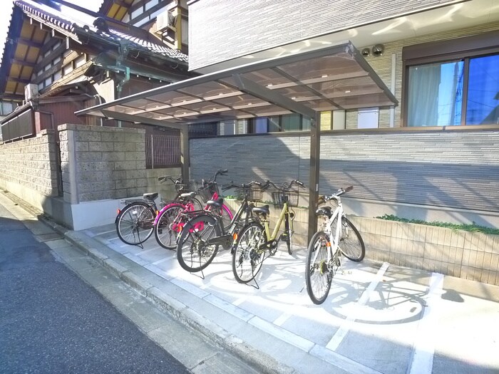 物件外観写真2　(駐輪場)