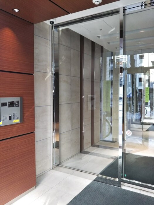 物件外観写真5　(エントランス部分)