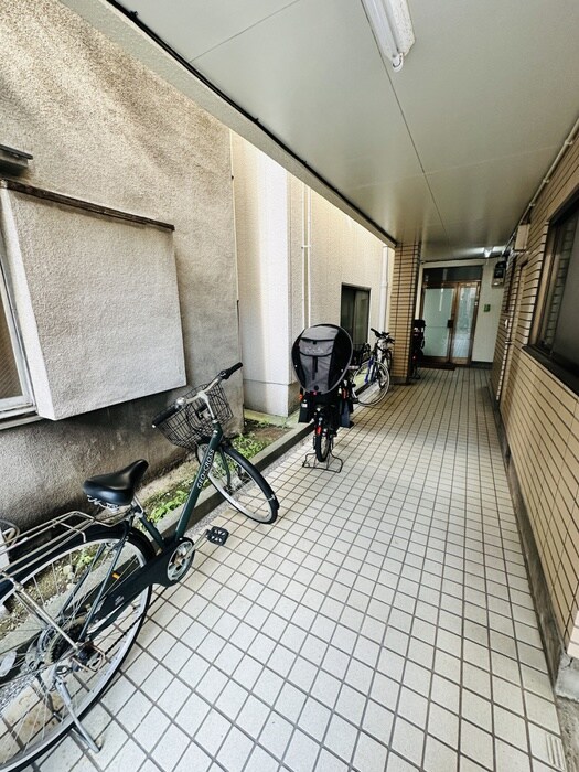 物件外観写真6　(駐輪場)