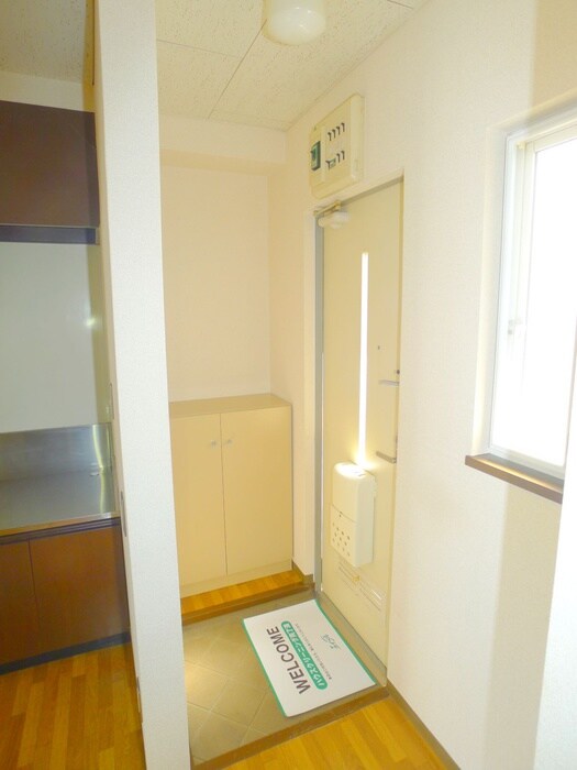 物件内観写真16　(玄関)