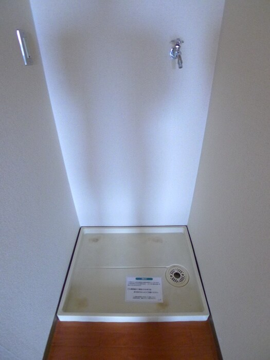 物件内観写真16　(洗濯機置場)