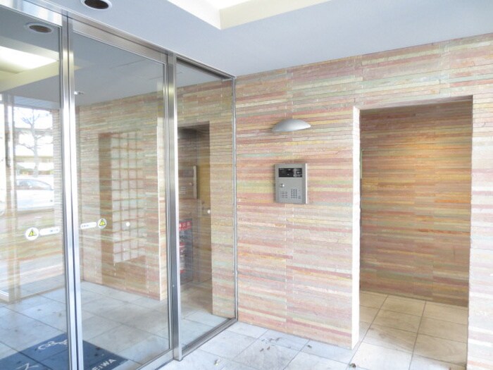 物件外観写真4　(エントランス部分)