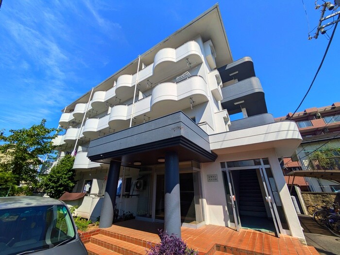 物件外観写真3　(エントランス部分)