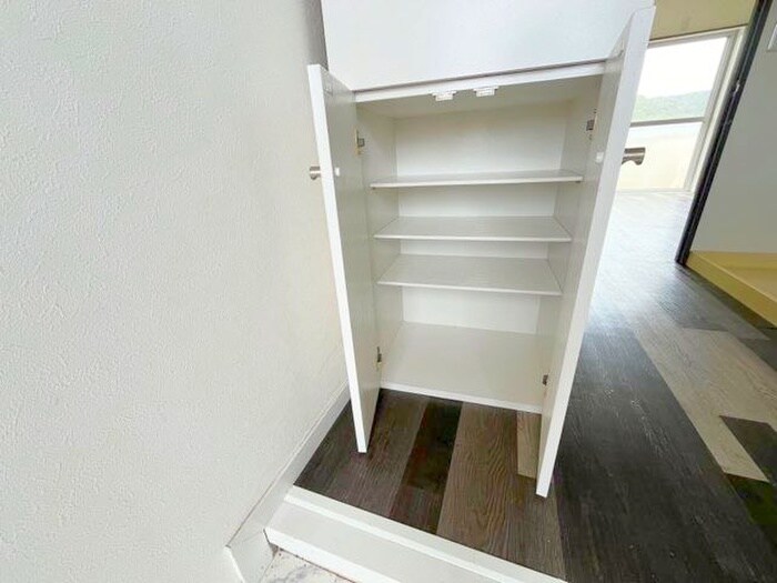 物件内観写真12　(靴箱)