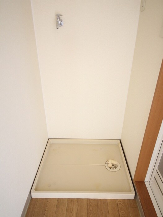 物件内観写真16　(洗濯機置場)