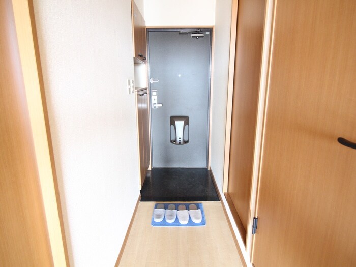 物件内観写真18　(玄関)