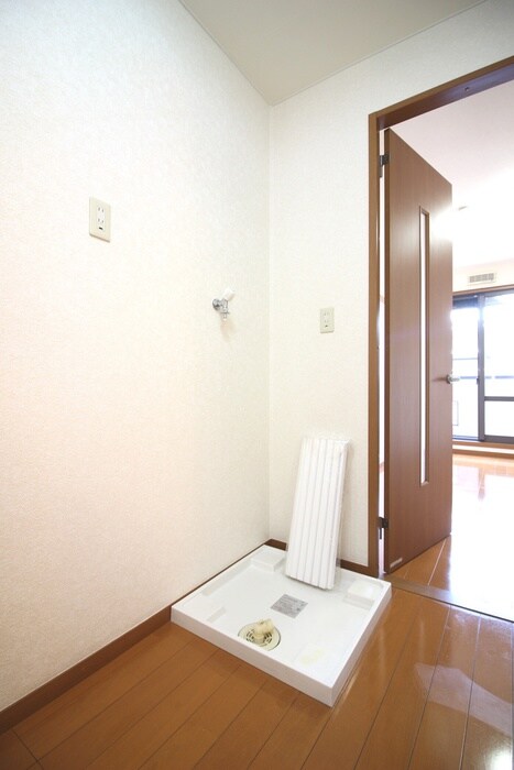 物件内観写真13　(洗濯機置場)