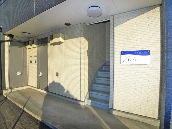 物件外観写真3　(エントランス部分)