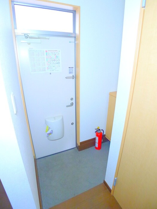 物件内観写真16　(玄関)