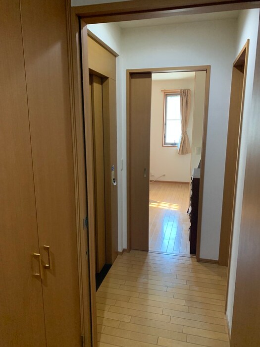 物件内観写真12　(廊下)