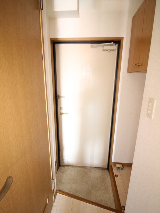 物件内観写真13　(玄関)