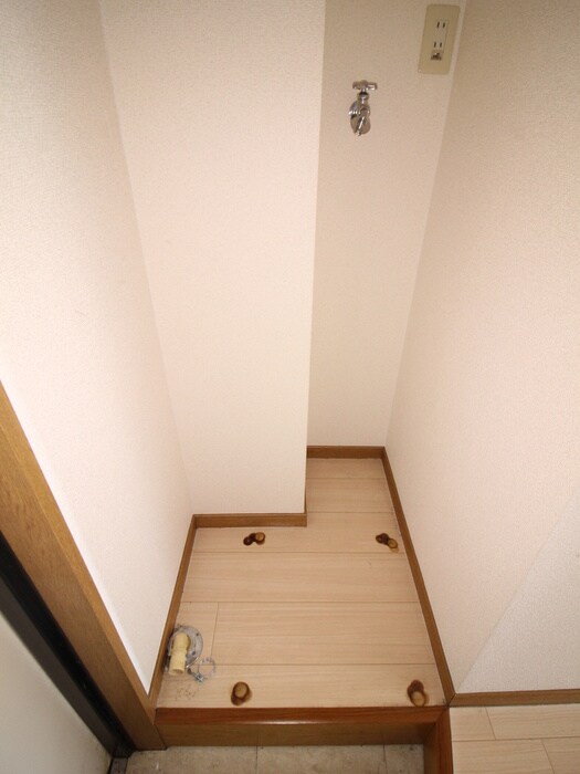 物件内観写真15　(洗濯機置場)