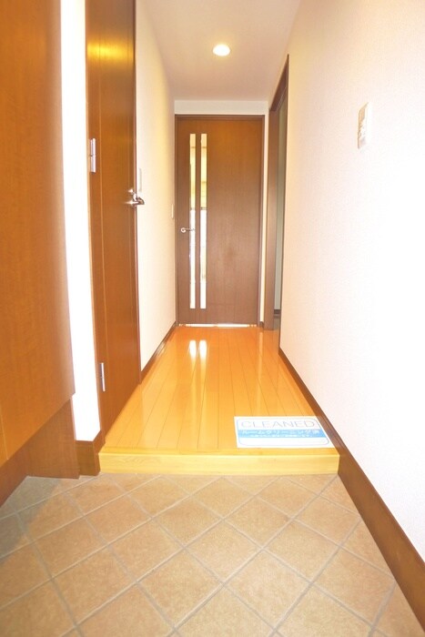 物件内観写真7　(玄関)