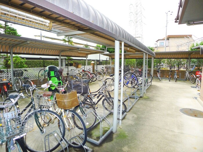 物件外観写真6　(駐輪場)