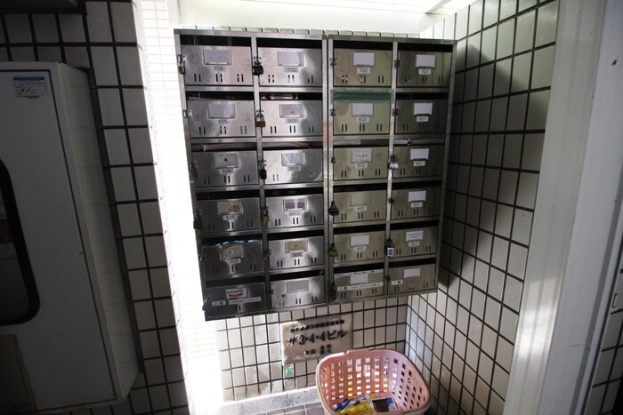 物件外観写真6　(エントランス部分)