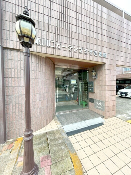 物件外観写真4　(エントランス部分)