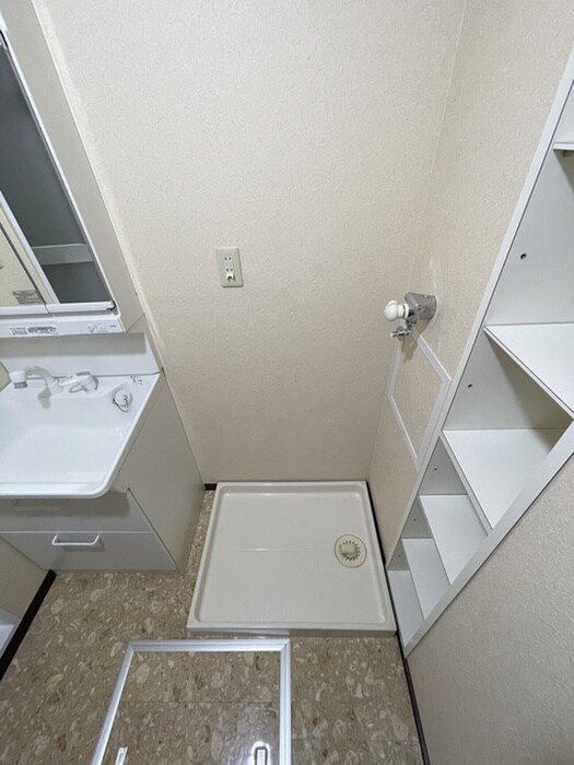 物件内観写真16　(洗濯機置場)