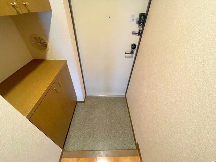 物件内観写真18　(玄関)