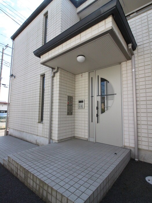 物件外観写真4　(エントランス部分)