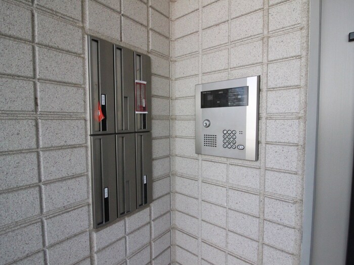 物件外観写真5　(エントランス部分)