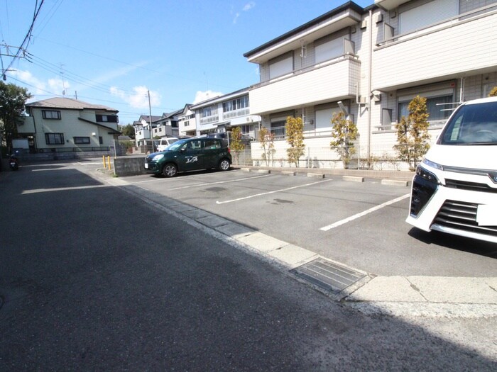 物件外観写真6　(駐車場)