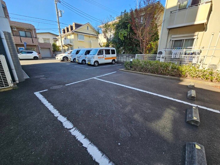 ロアド－ル上石神井の駐車場