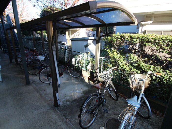 物件外観写真4　(駐輪場)