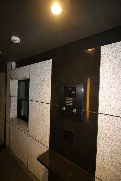 物件外観写真6　(エントランス部分)