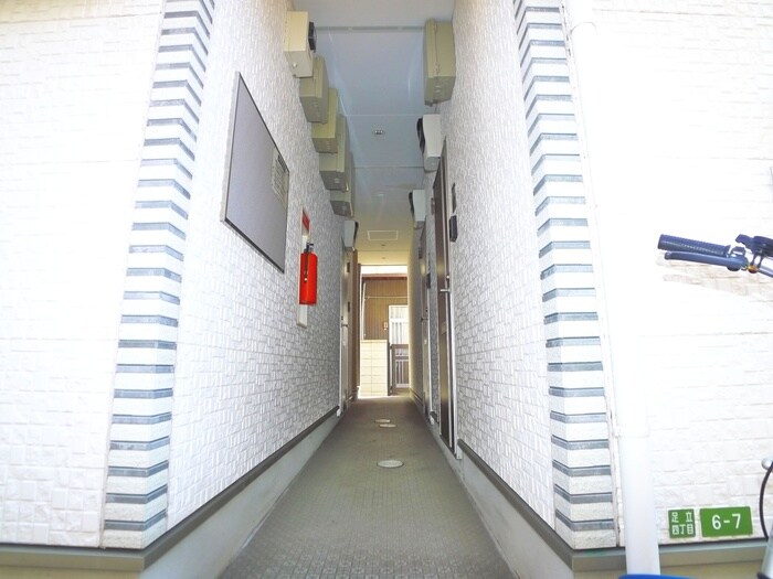 物件外観写真5　(エントランス部分)