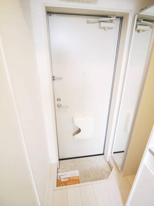 物件内観写真16　(玄関)