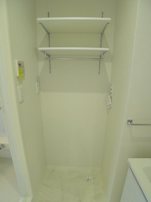 物件内観写真12　(洗濯機置場)