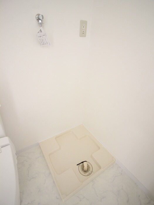 物件内観写真13　(洗濯機置場)