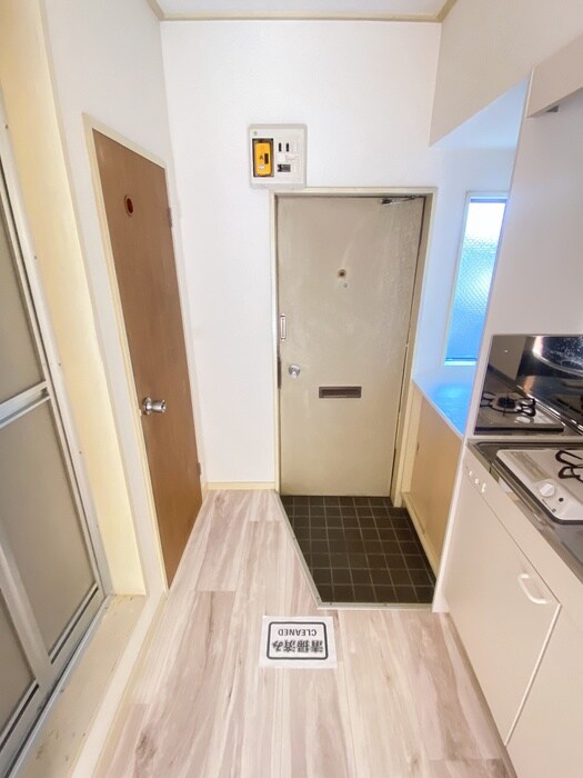 物件内観写真17　(玄関)