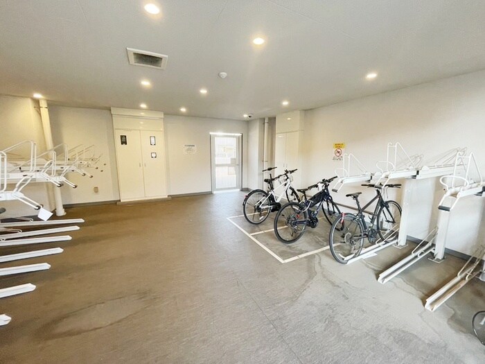 物件外観写真5　(駐輪場)