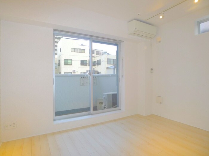 物件内観写真8　(室内からの展望)